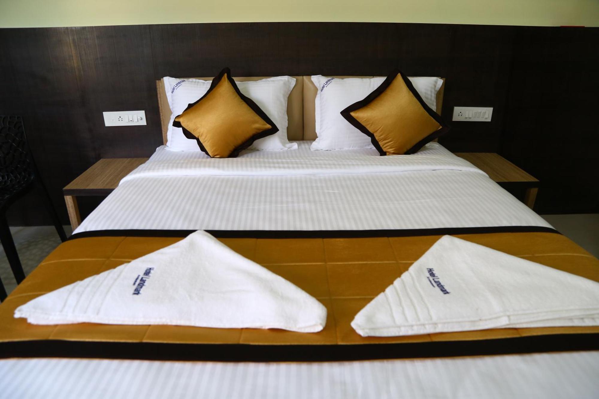 Hotel Landmark Port Blair Kültér fotó