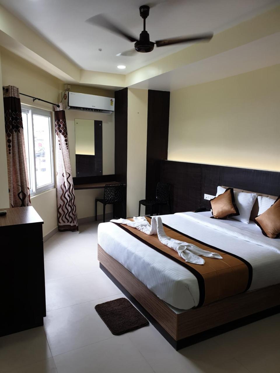 Hotel Landmark Port Blair Kültér fotó